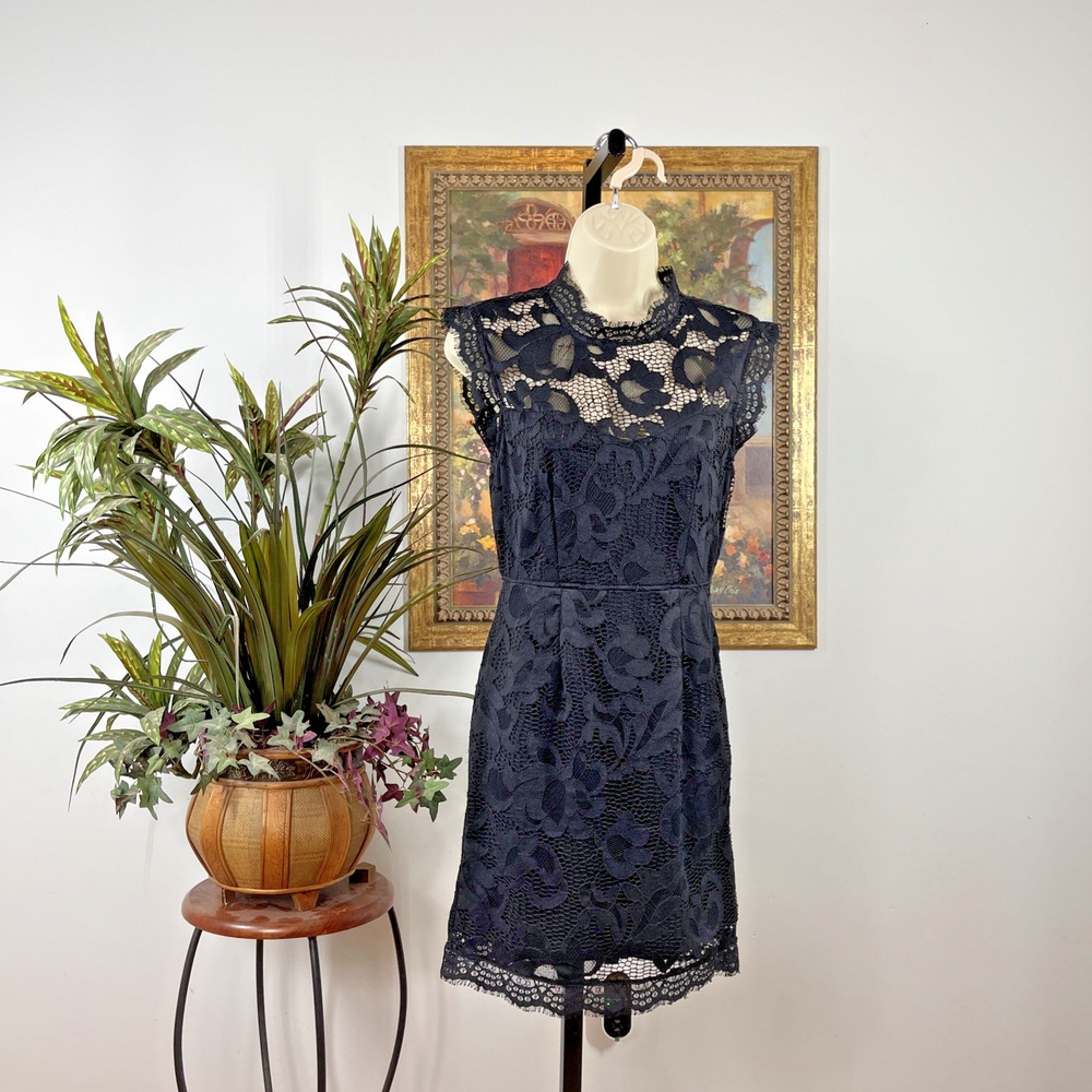 Sans Souci Black Lace Sheath Dress Mock Neck Cap Sleeve Women's Small Cocktail